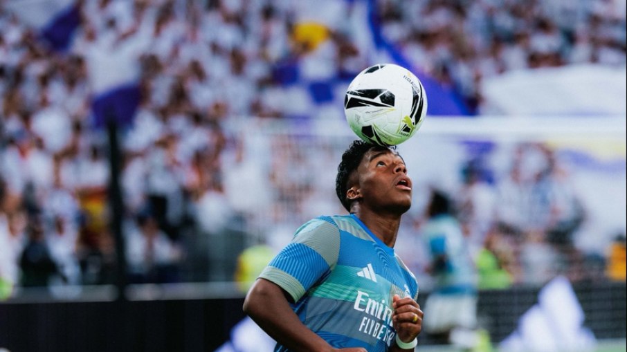 Endrick na partida contra o Barcelona