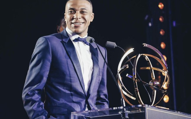 Mbappé durante cerimônia de premiação da Ligue 1 - Foto: Ligue One/@arnaudbml