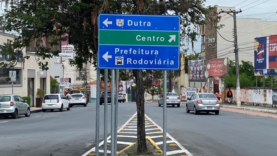 Cores azul e verde são utilizadas para placas de indicação Cores azul e verde são utilizadas para placas de indicação