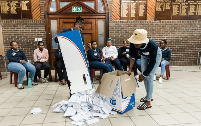 Contagem de votos em Durban em 29 de maio de 2024
