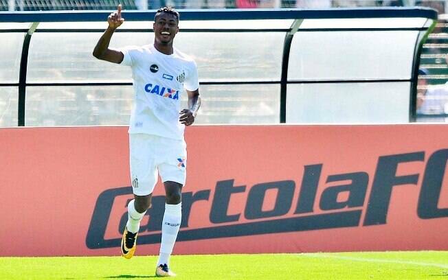 Bruno Henrique fez os três gols do Santos na vitória sobre o Bahia