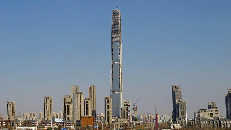 Maior prédio desocupado do mundo tem obras retomadas após 10 anos