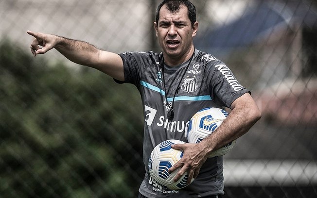 Santos mira retorno de Fábio Carille