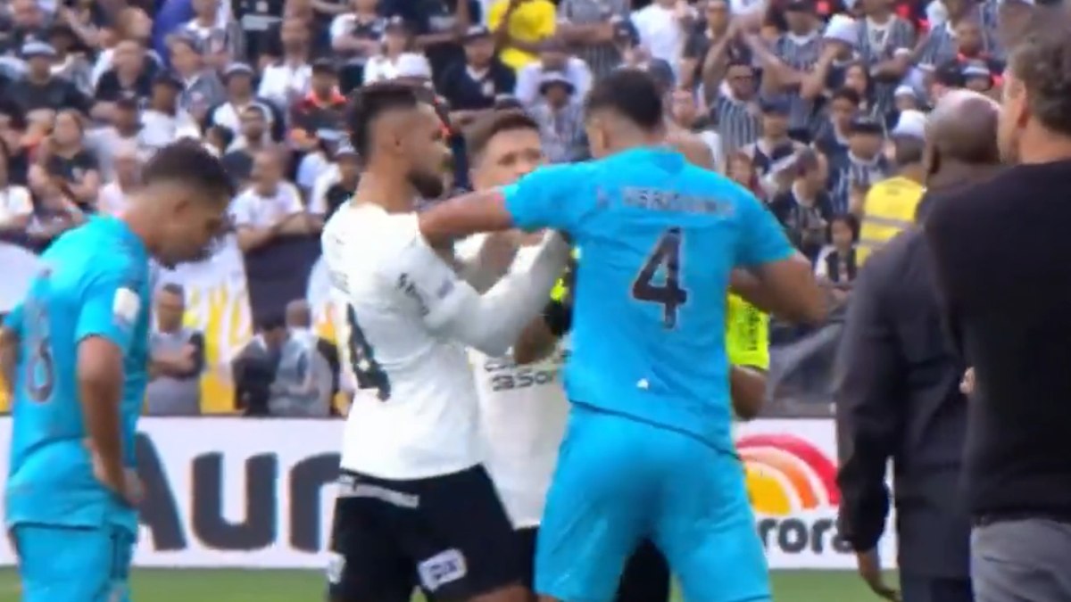 Raniele e Lucas Veríssimo se desentendem em clássico entre Corinthians e Santos Raniele e Lucas Veríssimo se desentendem em clássico entre Corinthians e Santos