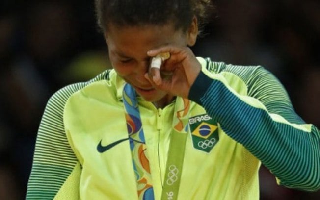 Depois de dois anos suspensa, Rafaela Silva é ouro no Mundial de judô