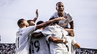 Santos%20%C3%A9%20campe%C3%A3o%20do%20Brasileir%C3%A3o%2C%20ap%C3%B3s%20Novorizontino%20e%20Paysandu%20empatarem