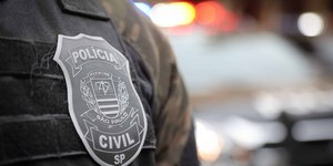 Dois homens são presos após furto a joalheria em SP