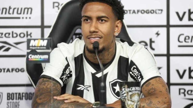 Rwan Cruz fala sobre ser substituto de Tiquinho no Botafogo: ‘Sei que mereço estar aqui’