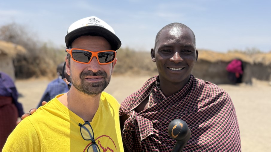 O autor com um Masai na Tanzânia O autor com um Masai na Tanzânia