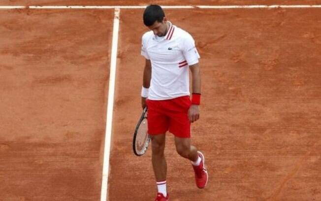 Djokovic sem falta de ritmo, joga mal e perde na estreia em Monte Carlo