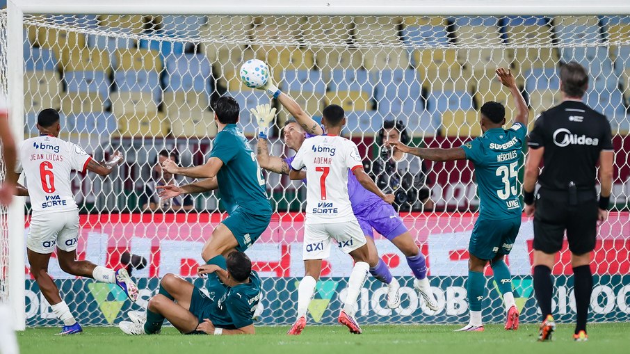 Noite de grande atuação do goleiros no Maracanã