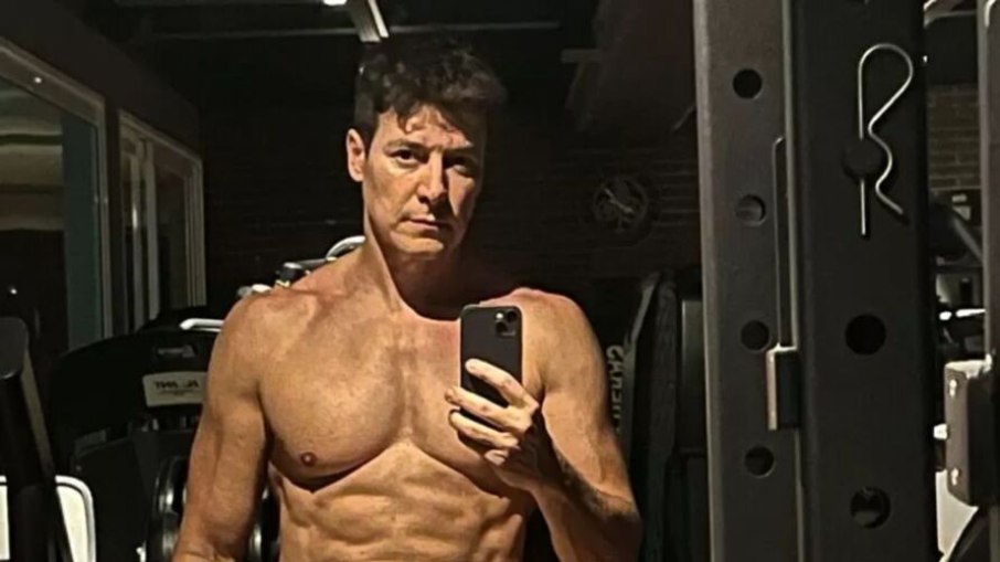 Rodrigo Faro, de 50 anos, não disfarça o orgulho que tem do corpo, sempre se exibindo quando pode