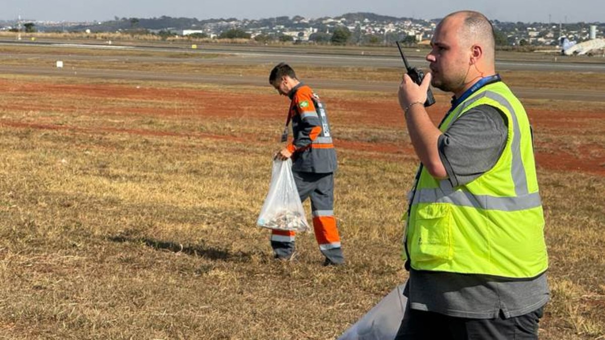 A fraseologia aeronáutica é uma linguagem padrão A fraseologia aeronáutica é uma linguagem padrão