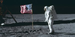 Estagiário da NASA vende fitas da Apollo 11 por R$ 9,2 milhões