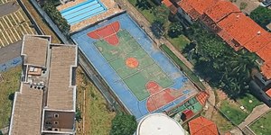 Menino morre após ser atingido por bala perdida em quadra no Rio