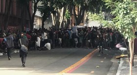 Dependentes químicos saqueiam farmácia no Centro de São Paulo