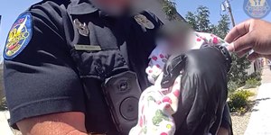 Bebê desnutrido é resgatado com vida dias após a morte da mãe
