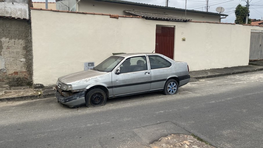 Remoção de veículo abandonado varia de região para região