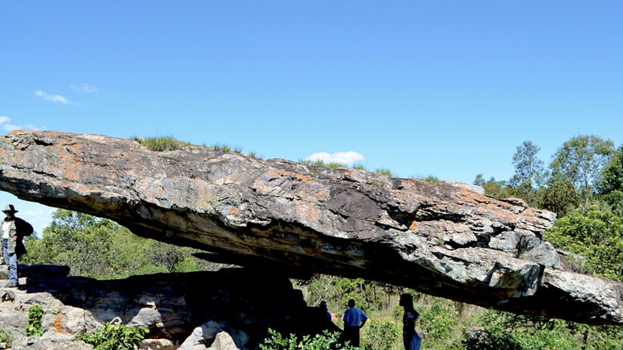 Pedra do Chapéu do Sol em Cristalina (GO)
