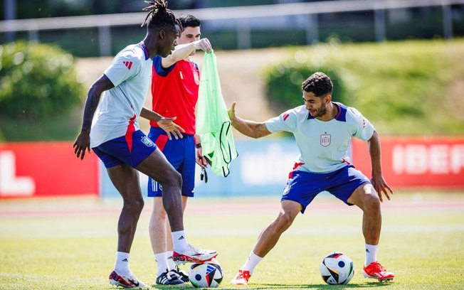 Jogadores da Espanha durante treinamento da equipe - Foto: Divulgação/Selección Española Masculina de Fútbol