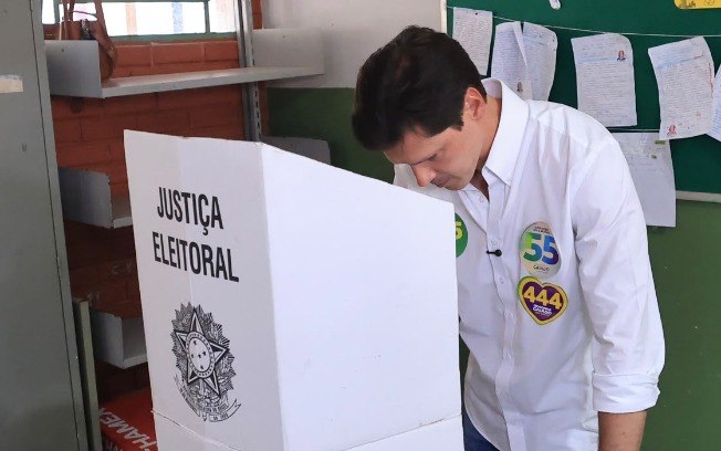Governador e candidato a reeleição, Daniel Vilela vota em Goiânia Governador e candidato a reeleição, Daniel Vilela vota em Goiânia