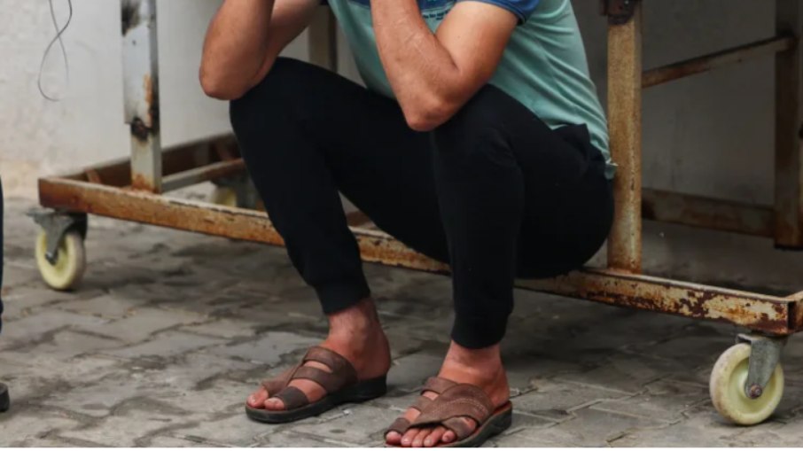 Invasores abandonaram sandálias durante a invasão de 7.10