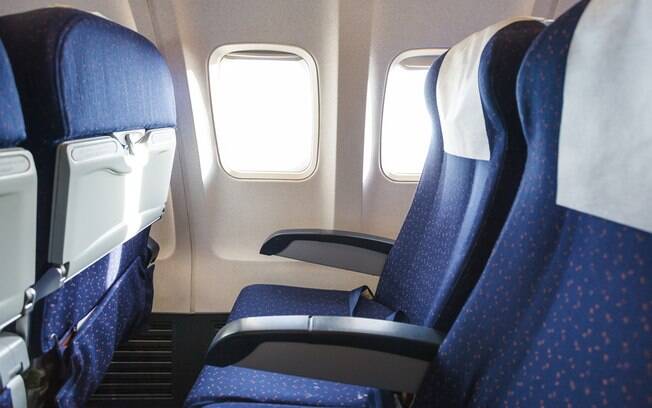O encosto da cabeça foi eleito como o lugar mais sujo dentro de um avião; em segundo lugar, o bolso das poltronas O encosto da cabeça foi eleito como o lugar mais sujo dentro de um avião; em segundo lugar, o bolso das poltronas