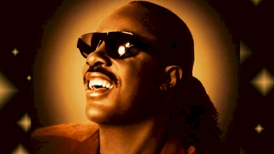 Stevie Wonder relança coletânea com clássicos em vinil duplo