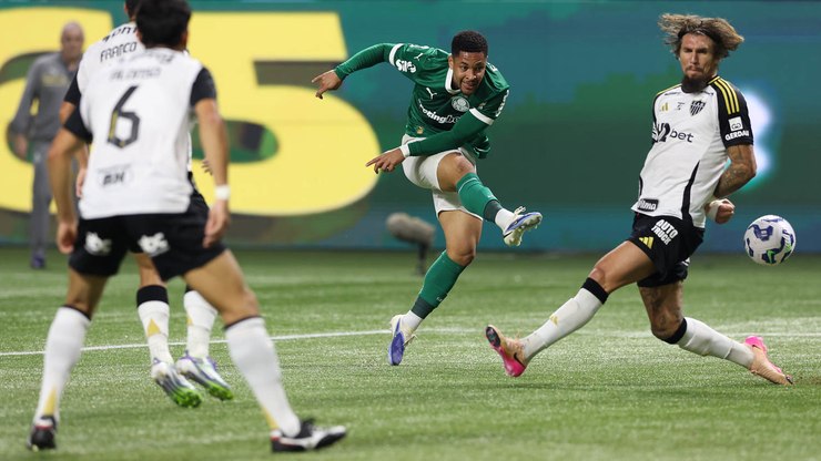 Palmeiras supera golaços de Hulk e quebra jejum no Allianz Parque