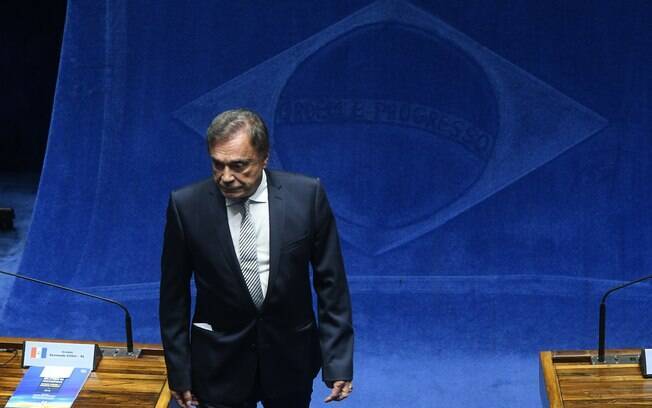 Alvaro Dias (PODE-PR) fez críticas à condução de Bolsonaro com o Congresso