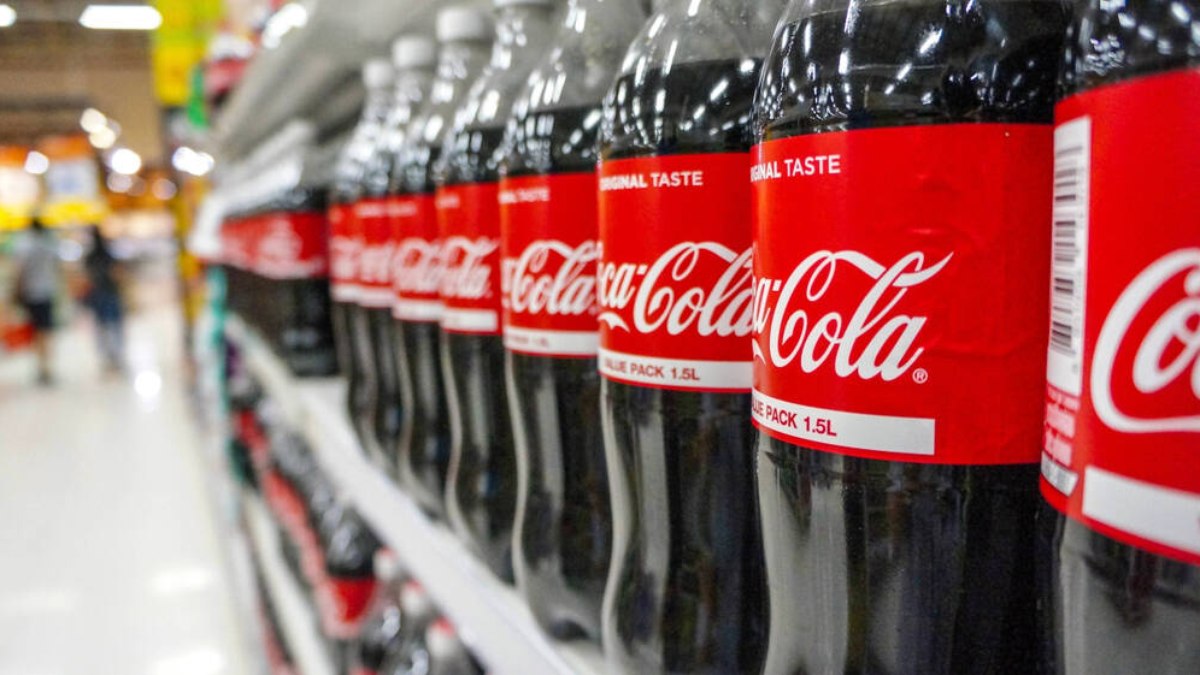 Coca-Cola é a marca que mais vende refrigerantes no mundo Coca-Cola é a marca que mais vende refrigerantes no mundo