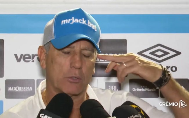 Renato cita 'erros infantis', mas elogia atuação do Grêmio