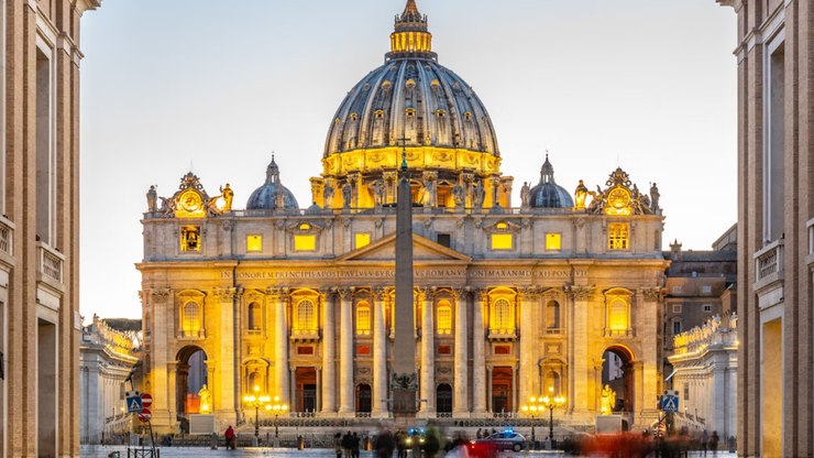 Vaticano%20instala%20chamin%C3%A9%20que%20anunciar%C3%A1%20escolha%20do%20novo%20papa