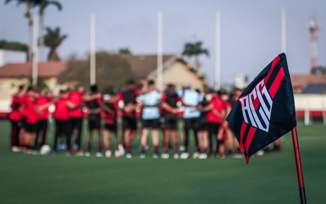 Atlético-GO terá a volta de jogadores suspensos contra o Corinthians