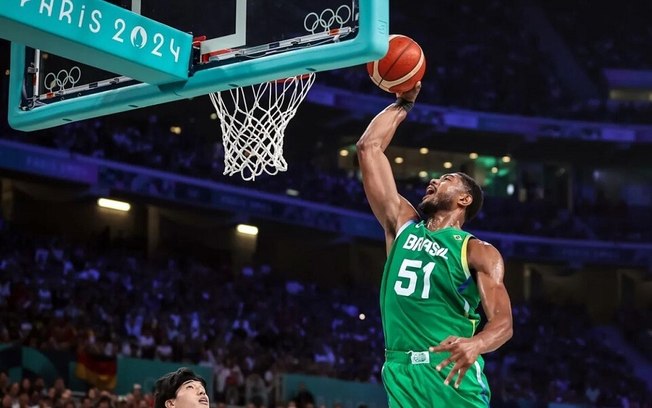 Paris 2024: seleção brasileira de basquete se garante nas quartas