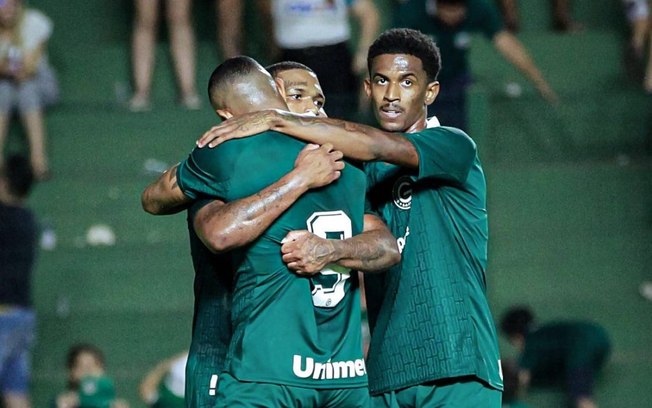 Nos pênaltis, Goiás vence Cuiabá com duas defesas de Tadeu e carimba vaga nas oitavas da Copa do Brasil