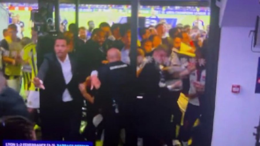 Provocações durante a partida geram confusão generalizada em partida da Champions