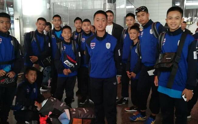 Meninos tailandeses ficam retidos em São Paulo esperando voo para a Argentina