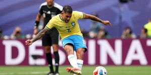 Bruno Guimarães quebra o silêncio após pênalti perdido na Copa