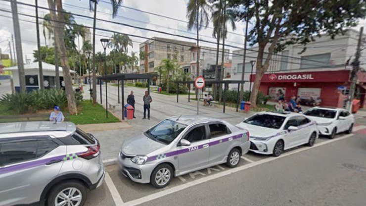 Taxistas e transporte escolar devem renovar alvará em Vinhedo