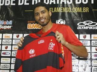 Por espaço no Flamengo, Wallace diz que não vai gastar energias no carnaval