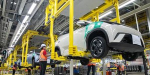 Trabalhadores da BYD entram em greve por reajuste na Bahia