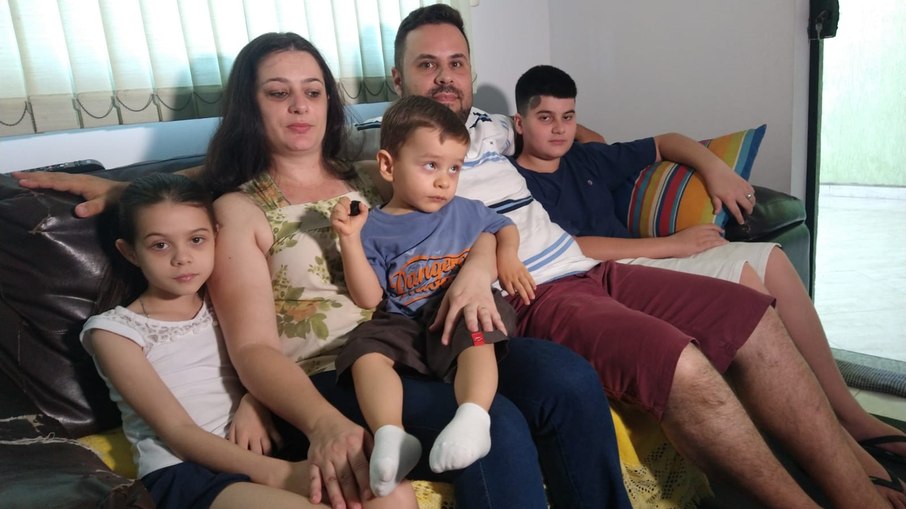 Família faz vaquinha para comprar andador que tem custo alto