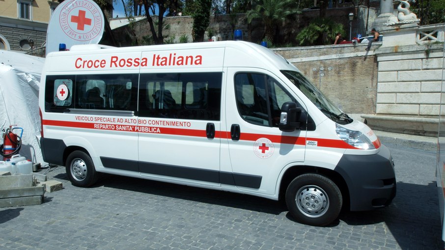 Ambulância da Cruz Vermelha Italiana Ambulância da Cruz Vermelha Italiana