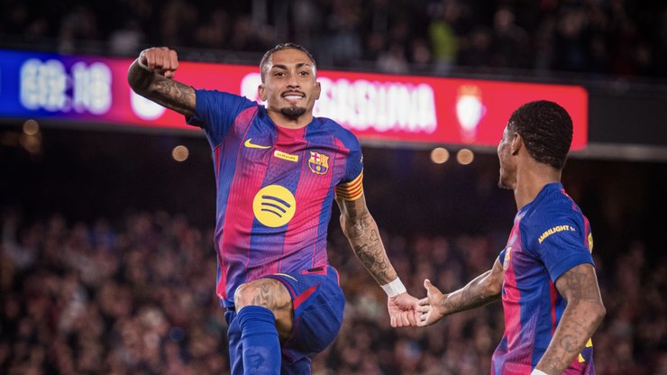 Raphinha%20marca%20duas%20vezes%20e%20Bar%C3%A7a%20vence%20Osasuna%20por%202%20a%200