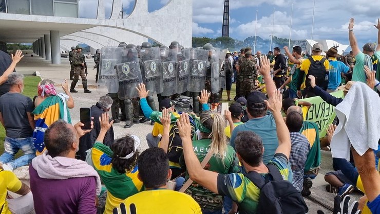 Filme%20sobre%20elei%C3%A7%C3%A3o%20de%202022%20%C3%A9%20retrato%20de%20um%20pa%C3%ADs%20que%20n%C3%A3o%20dialoga