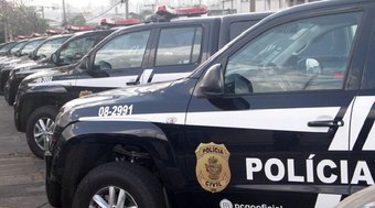 Homem%20%C3%A9%20preso%20suspeito%20de%20encomendar%20latroc%C3%ADnio%20do%20pr%C3%B3prio%20padrasto%20