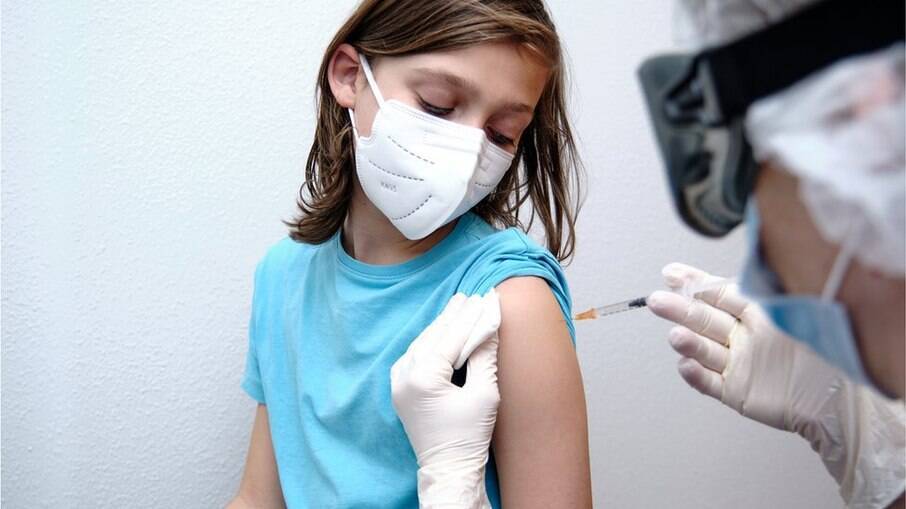 Rio prevê imunizar crianças de 10 anos na quarta com CoronaVac