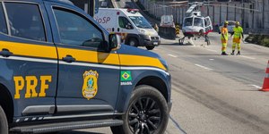 Acidente grave interdita a Dutra (SP) para socorro de helicóptero