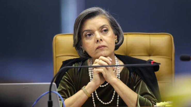 Decisão sobre condenados por improbidade depende de Cármen Lúcia